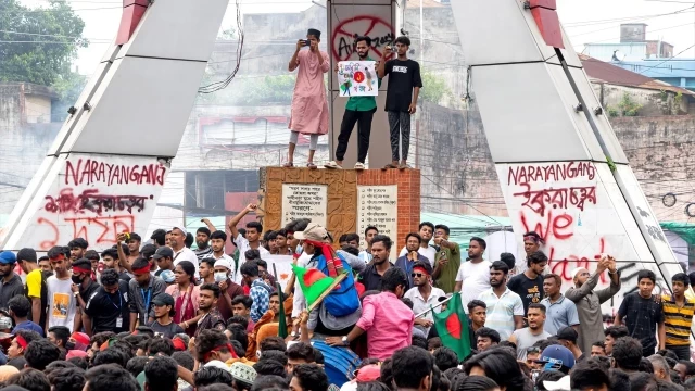 Dimite la primera ministra de Bangladés y abandona el país tras semanas de protestas