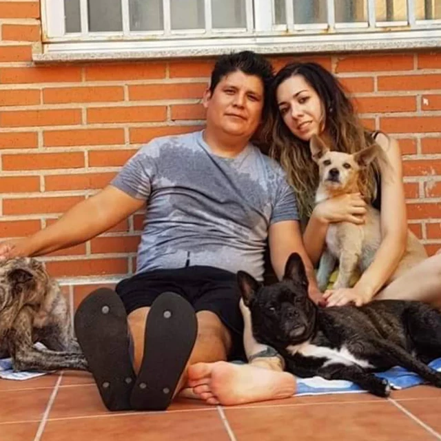 La pesadilla de una familia con dos perros envenenados en Salamanca: «Se quedó encogido hasta tal punto que no se tenía en pie»