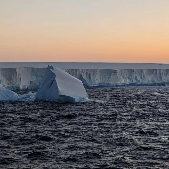 El iceberg más grande del mundo se encuentra atrapado en un raro fenómeno oceánico