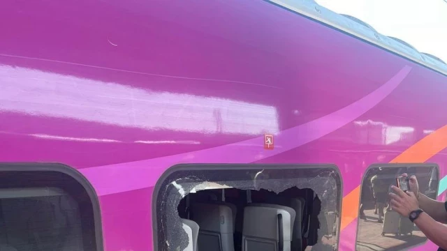 Pasajeros de un tren de alta velocidad entre València y Madrid rompen las ventanillas tras dos horas atrapados en el interior