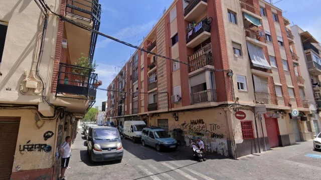 Un menor de 14 años fallece tras caer al vacío cuando huía de la Policía en Torrent, Valencia