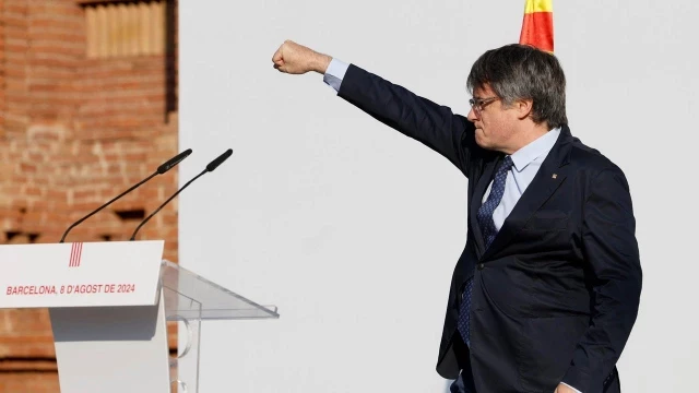 Primeras palabras de Puigdemont tras eludir su detención y fugarse: "Aún estamos aquí"