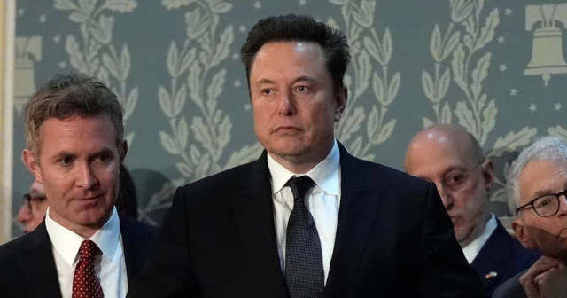 Elon Musk se convierte en promotor de noticias falsas en la política de Estados Unidos y Reino Unido