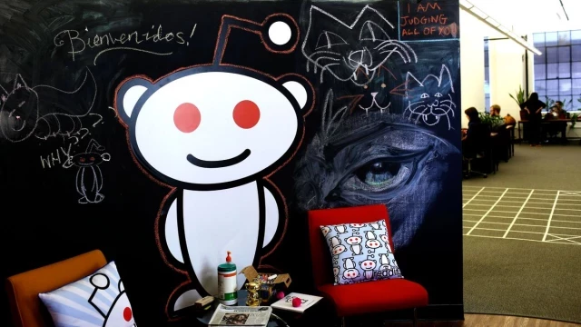 Reddit se lanza a la conquista del mercado español, y las horas bajas de Menéame y las polémicas de X juegan a su favor