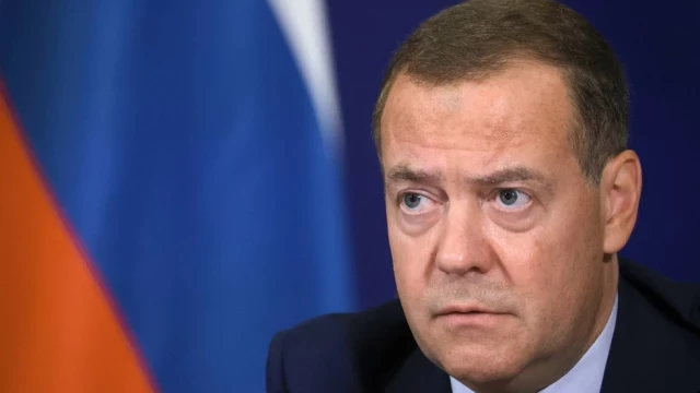 Rusia ya no debería frenarse en Ucrania – Medvedev [rt]