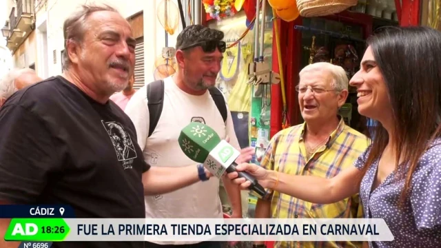 'El Millonario' cierra sus puertas en Cádiz. Llegó el momento de la jubilación de un hombre que ha trabajado toda su vida en el sector del carnaval gaditano