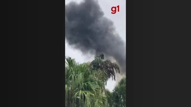 Un avión con 62 personas a bordo se estrella en Vinhedo,Brasil. El vídeo muestra el accidente(portugués)