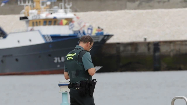 Encuentran flotando en el mar a unos 70 kilómetros de Ribadeo un fardo con más de 25 kilos de cocaína