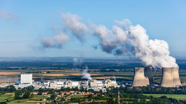 El sur de Europa se asfixia por la ola de calor: Francia vuelve a parar sus nucleares por la falta de agua en sus ríos