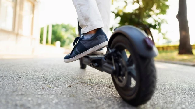 Muere un niño de 12 años que conducía un patinete, al chocar contra un coche en San Javier