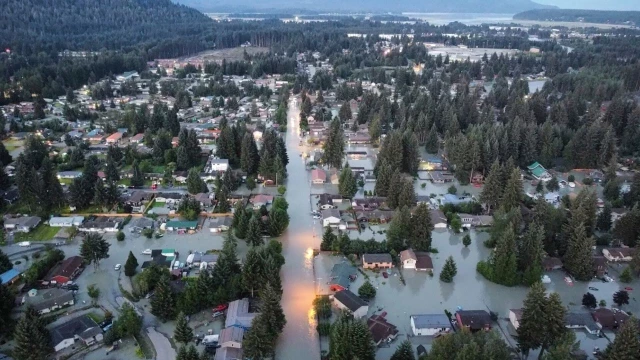 Así fue el desbordamiento del glaciar que causó inundaciones sin precedentes en Alaska