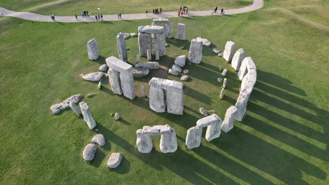 Nuevo misterio en Stonehenge: el altar de seis toneladas viajó más de 700 kilómetros