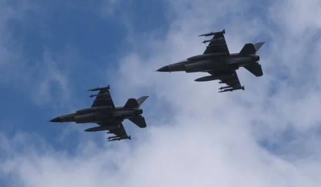 Conflicto en Ucrania: Kiev busca pilotos retirados de la OTAN para sus F-16 [EN]