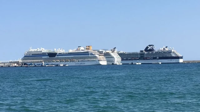 Los cruceristas que visitaron Ibiza en 2023 multiplicaron por tres la población residente, según IbizaPreservation: el año pasado se batió el récord con más de 548.000 personas llegadas en cruceros