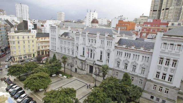 Denuncia en A Coruña a un notario por okupa tras subirle la renta muy por encima de lo permitido