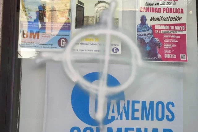 Vuelven a vandalizar con símbolos fascistas la sede de Ganemos, Podemos e Izquierda Unida en Colmenar Viejo