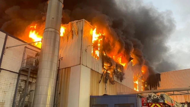 Cada dos días arde una planta de residuos legal en España: “Tanto incendio es muy sospechoso”