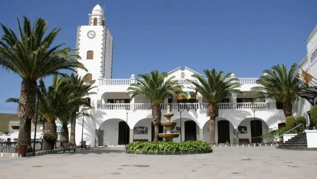 Detenido un luchador de MMA por agredir a varias personas en unas fiestas de Lanzarote