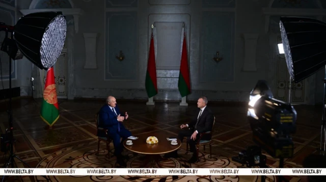 Lukashenko: "Ucrania ha sido desnazificada; solo quedan unos pocos nazis rabiosos" [EN]