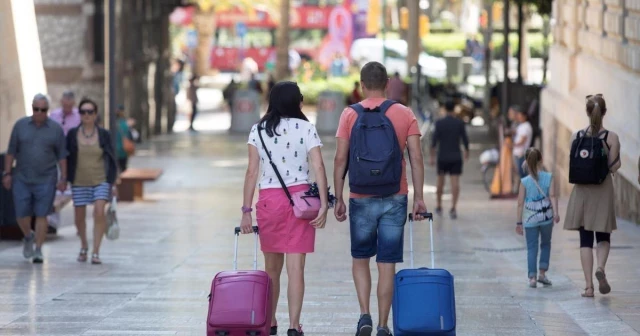 Sumar propone prohibir todo el alquiler vacacional en Baleares si el dueño no vive en el piso