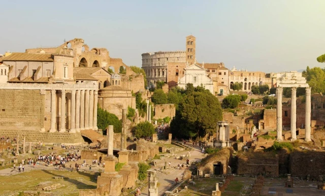 Arqueólogos descubren un palacio papal oculto durante una excavación de rutina en Roma (ENG)