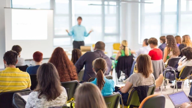 Guerra de cifras con los interinos de Educación en Asturias El Principado asegura que la tasa de interinidad de la plantilla orgánica baja al 7% mientras que el sindicato ANPE la eleva hasta el 25%