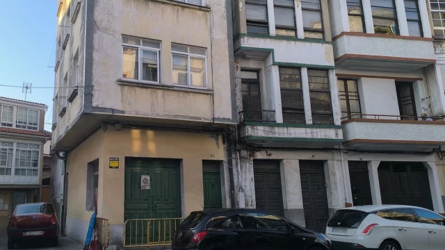 Localizado el cadáver de un hombre que llevaba muerto en su piso en Betanzos seis meses