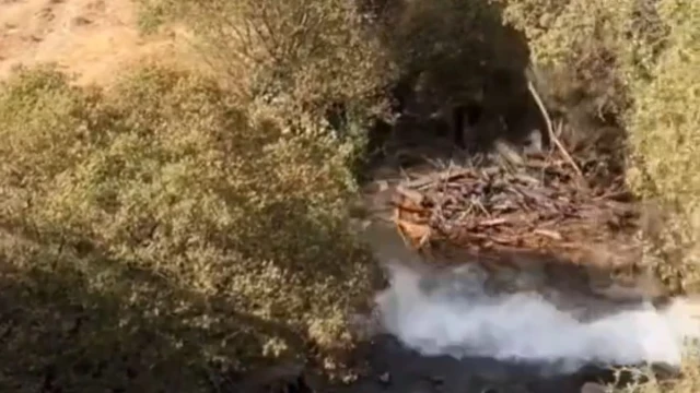 La 'inundación relámpago' que ha pillado por sorpresa a varias personas en Granada: el río se traga todo a su paso en segundos