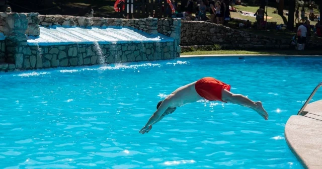 Un joven que se quedó tetrapléjico tras entrar en una piscina sin autorización lanza una demanda a los propietarios por negligencia