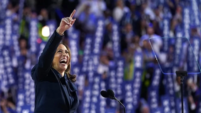 Kamala Harris se corona candidata con un llamado a la unidad para frenar el regreso de Trump