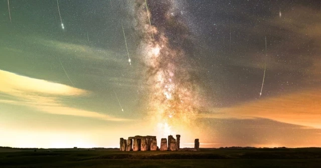 Impresionante foto de las Perseidas lloviendo estrellas fugaces sobre Stonehenge [ENG]