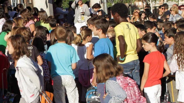 Adiós a las clases por las mañanas en España: la OCDE propone cambios en el horario de los colegios