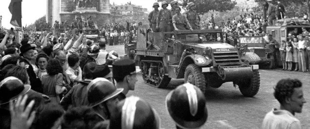 Francia homenajea a los héroes republicanos de La Nueve que liberaron París de los nazis