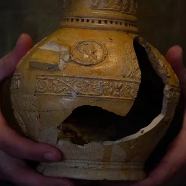 "Botellas de brujas", 500 años de talismanes para evitar hechizos