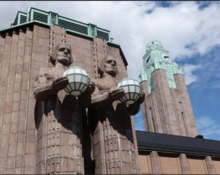 Los portadores de los faroles: esculturas de piedra iluminadas de la estación central de Helsinki [Eng]