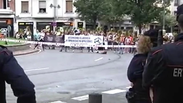 Mujeres manifestantes antitaurinas denuncian a un individuo que las llamó "zorras" y "zorra-lesbiana" en Bilbao