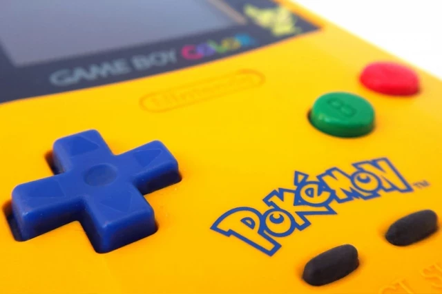 Los jóvenes ya no juegan a la Game Boy, las redes sociales han ganado