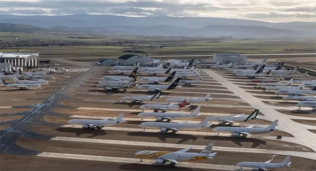 Guerra por reinar en el cementerio de aviones de Teruel