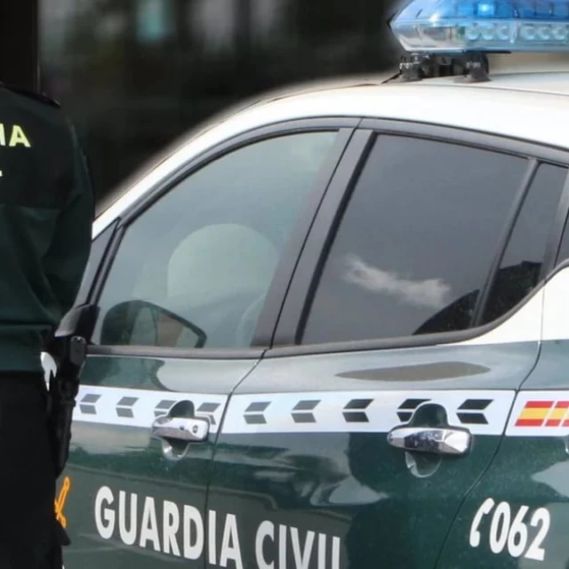 Un cadáver aparecido en mitad de la carretera provoca un accidente de tráfico en Almería