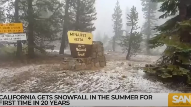 Inusual nevada en California en pleno verano por primera vez en 20 años