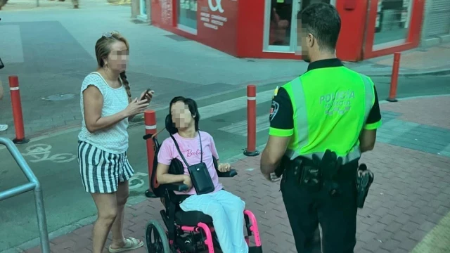 Impide subir a una niña en silla de ruedas a su autobús en Murcia