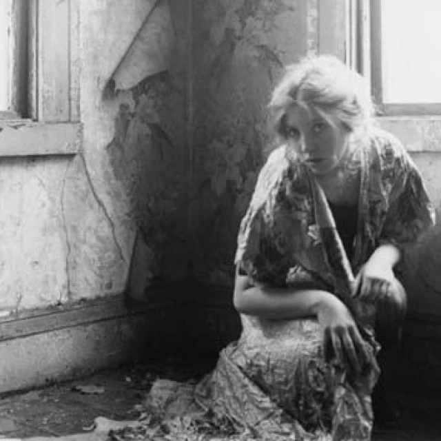 Francesca Woodman: los 5 errores más comunes que cometemos al interpretar sus fotografías