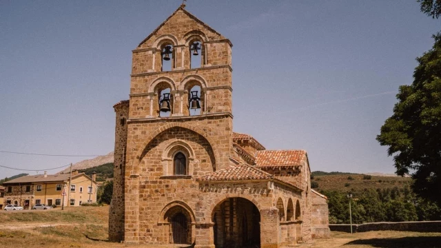 Los secretos de la Colegiata de San Salvador, la joya románica que esconde un altar único en España