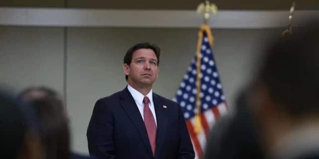 Florida: Ron DeSantis es acusado de censura y enfrenta una demanda por la controvertida ley HB 1069