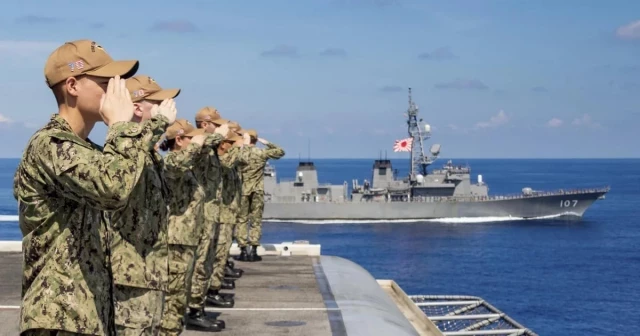 Japón denuncia la entrada de un barco militar chino en las aguas territoriales del sur del país