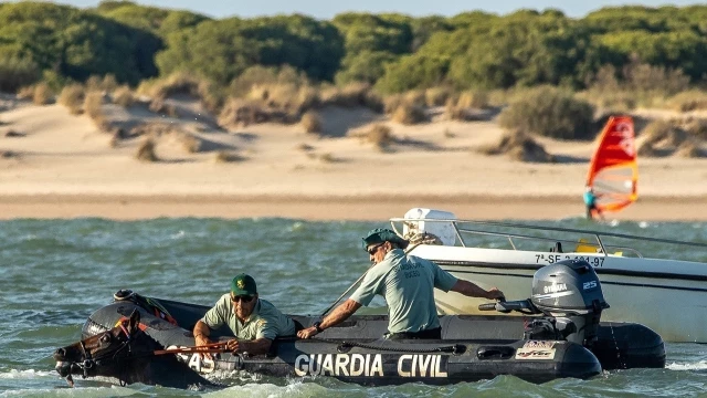 La Guardia Civil denuncia que «en verano, los clanes del narcotráfico se ponen las botas en nuestra costa»