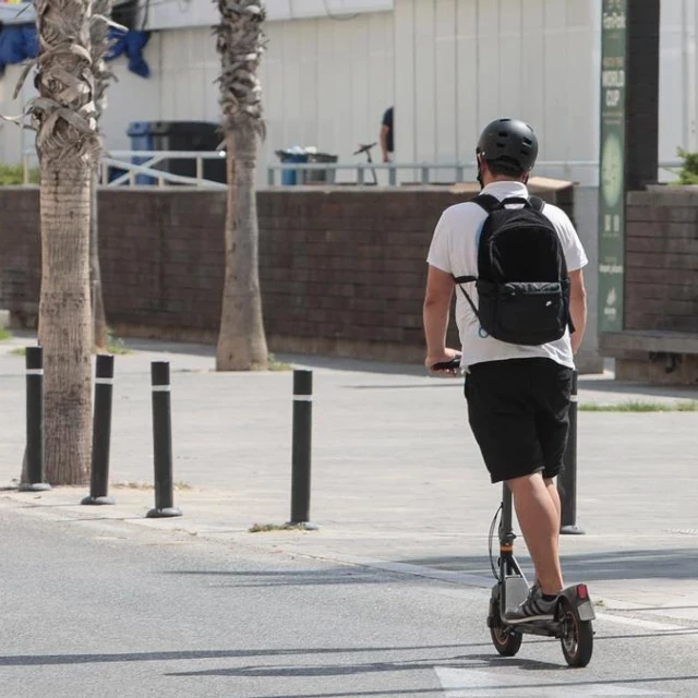 Un hombre fallece en Santa Coloma al caer a gran velocidad de un patinete eléctrico manipulado