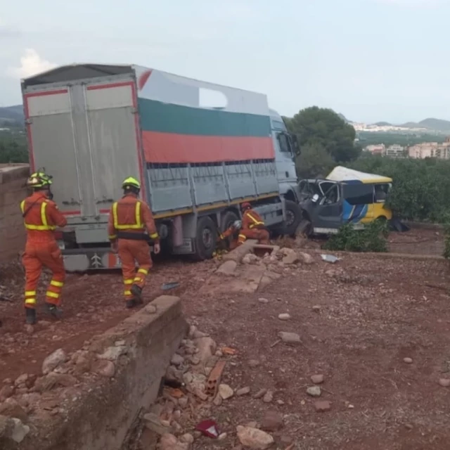 Tres trabajadores muertos y cuatro heridos atropellados por un camión en Benifairó