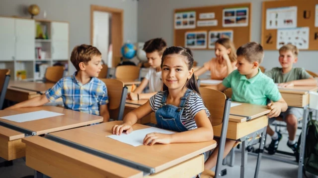 El Consejo Escolar de Florida reconsidera su plan de permitir capellanes religiosos en las escuelas después de que el Templo Satánico expresara su interés. (Eng)