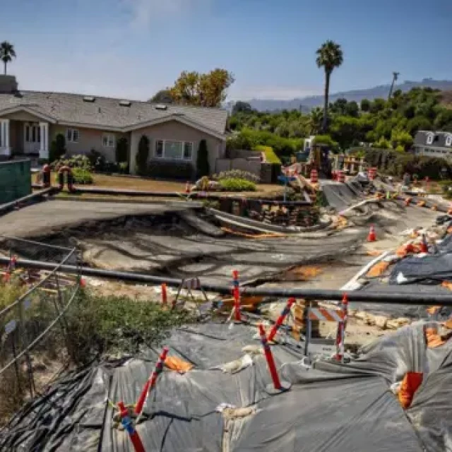 Las imágenes de la exclusiva ciudad de California amenazada por los desprendimientos de tierra